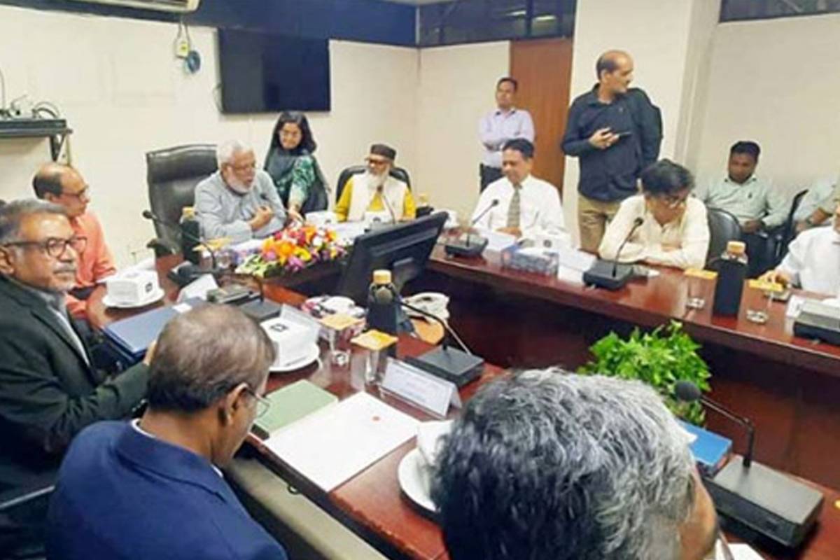 মাত্র ৩০০৩ টাকায় তিন উপাসনালয়কে রেলওয়ের জমি