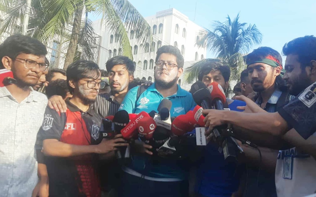 স্বরাষ্ট্র উপদেষ্টার ক্ষমা সহ নতুন ৫ দাবি প্রকৌশল শিক্ষার্থীদের