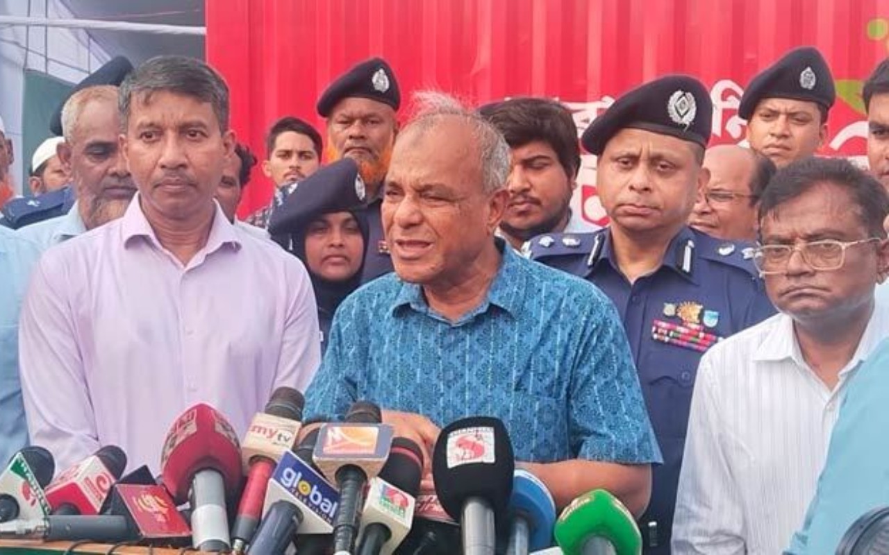 কৃষি জমি রক্ষায় নতুন আইন করে দিয়ে যাব: স্বরাষ্ট্র উপদেষ্টা