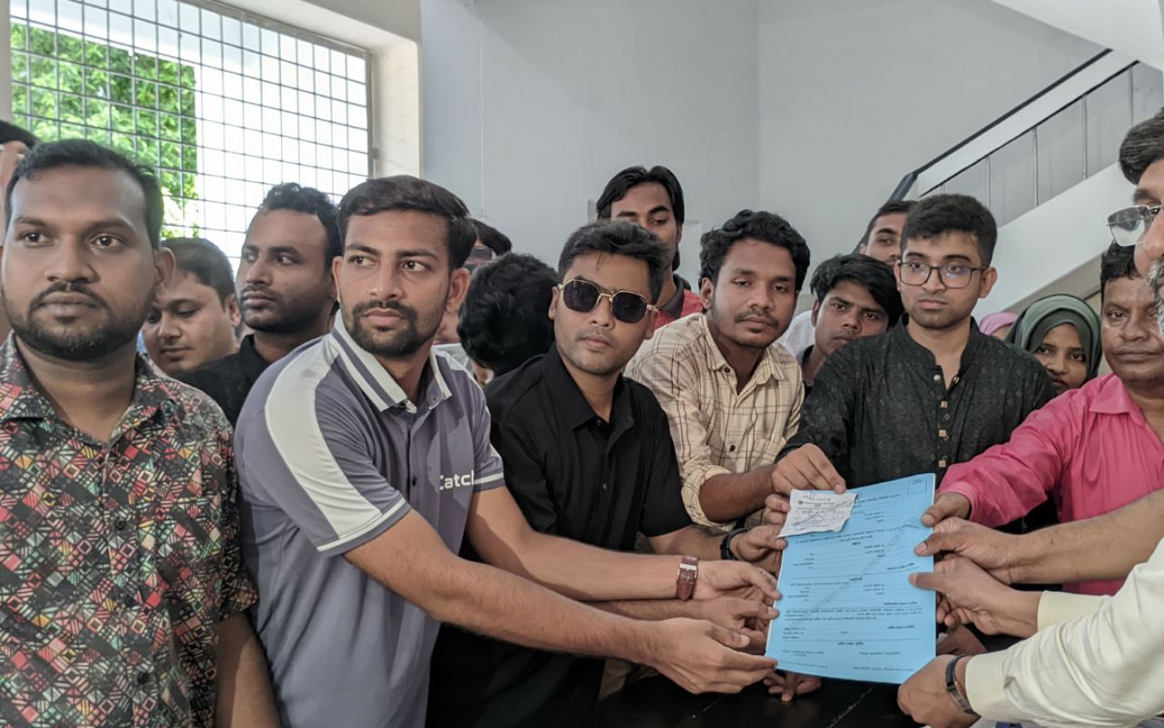 রাকসু নির্বাচনে মনোনয়নপত্র সংগ্রহ করলো ছাত্রদল