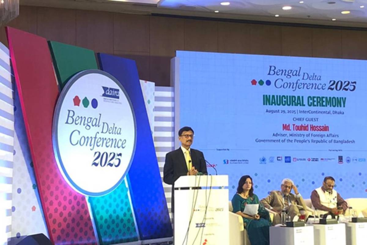 দেশ পুরোনো রাজনৈতিক ব্যবস্থায় ফিরতে চায় না : পররাষ্ট্র উপদেষ্টা