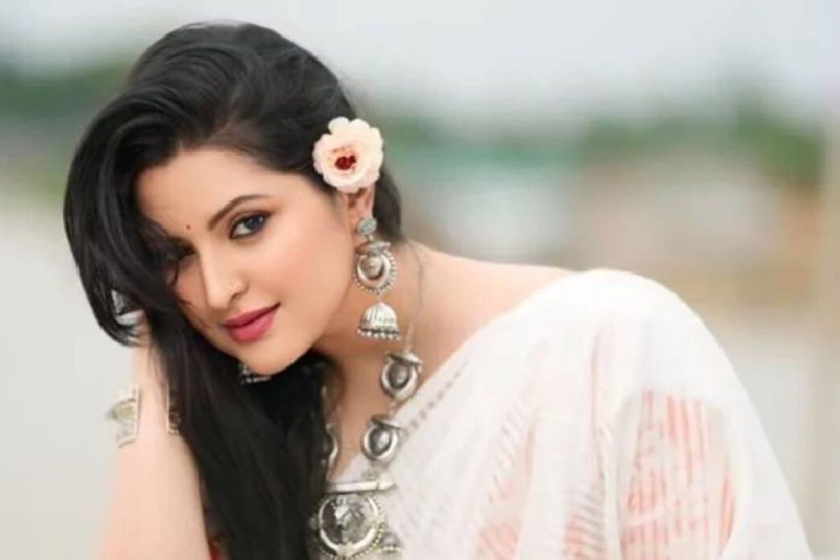 ‘সে আমার’: পরীর রহস্যময় স্ট্যাটাসে নতুন গুঞ্জন