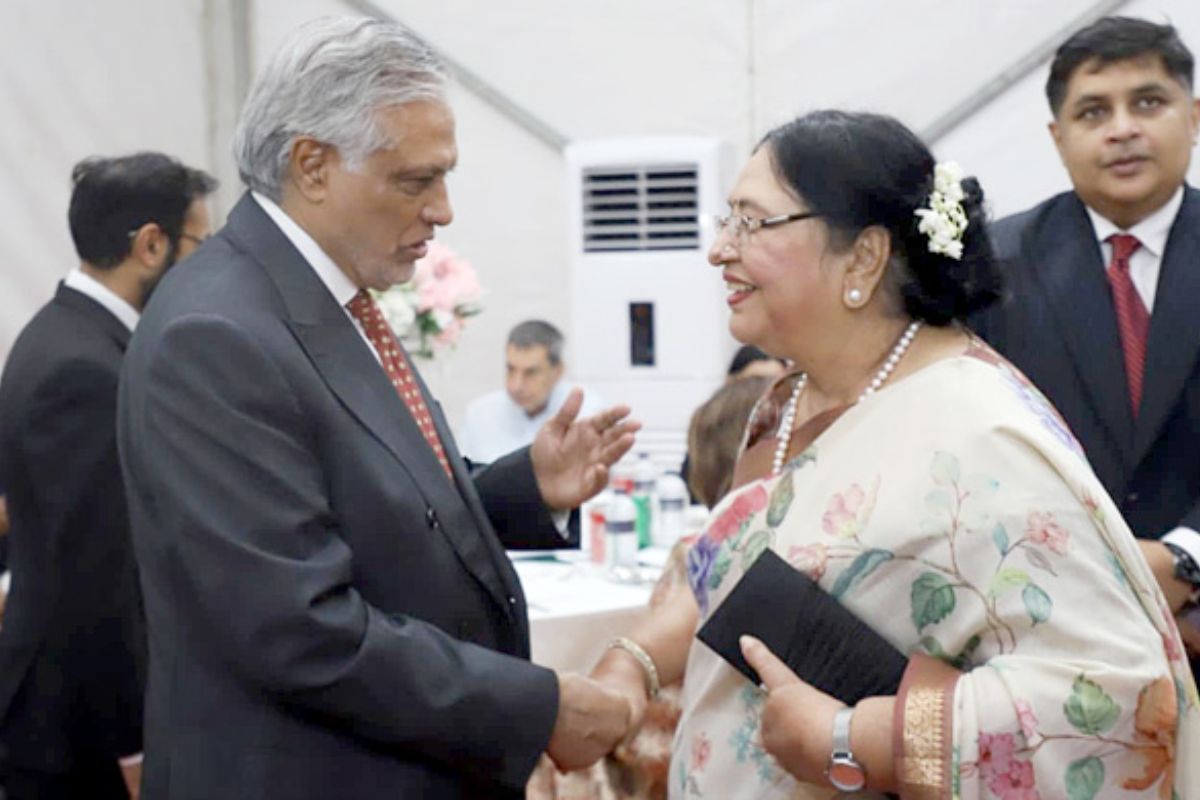 শবনমের সঙ্গে দেখা করে মুগ্ধ পাকিস্তানি উপপ্রধানমন্ত্রী