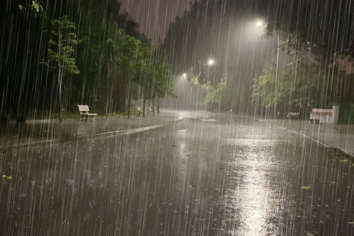 রাতের আকাশ মেঘলা, ঢাকায় বৃষ্টির সম্ভাবনা