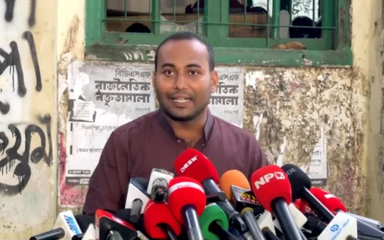 ইশতেহারকে 'প্রেমিকাকে দেওয়া প্রেমিকের মিথ্যা প্রতিশ্রুতি' বললেন রনি