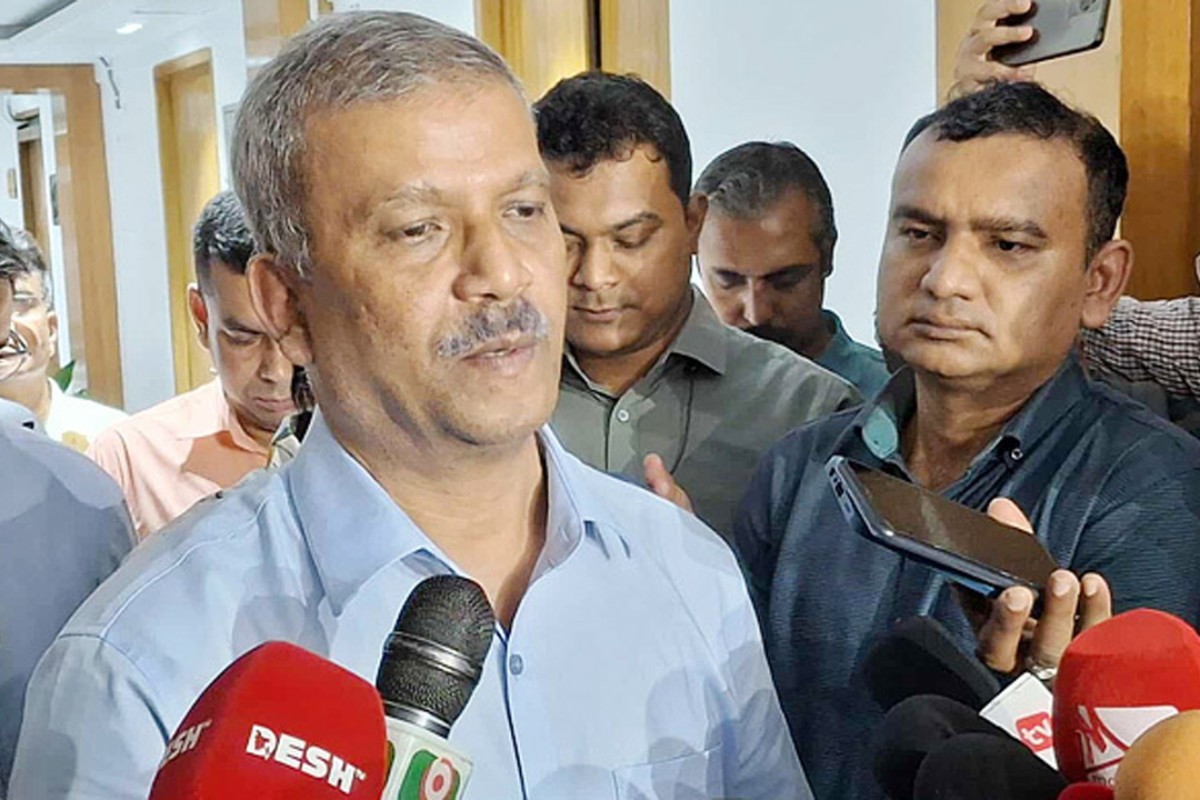 মানবতাবিরোধী অপরাধের বিচারকে সর্বোচ্চ গুরুত্ব দিচ্ছে সরকার: আইন উপদেষ্টা