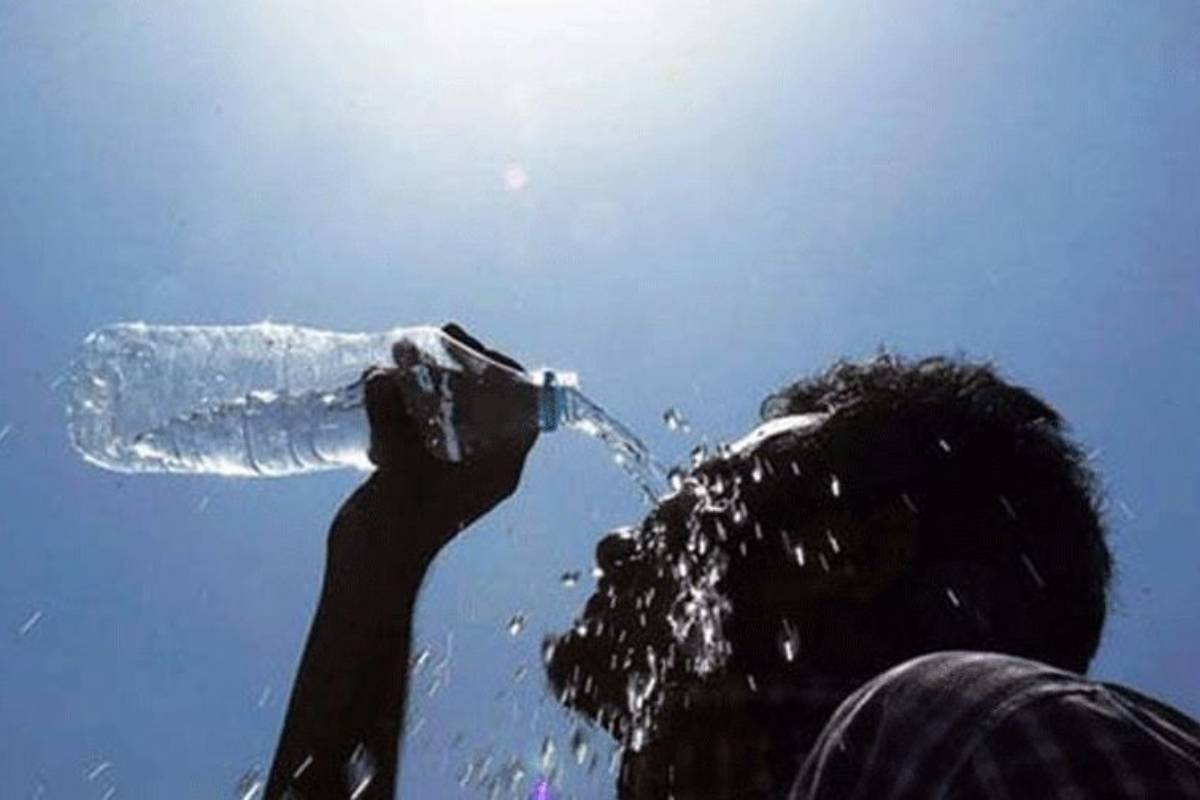 গরমে ক্লান্তি ও হঠাৎ বৃষ্টির ঝাপটা—শরীরের সতর্কতা