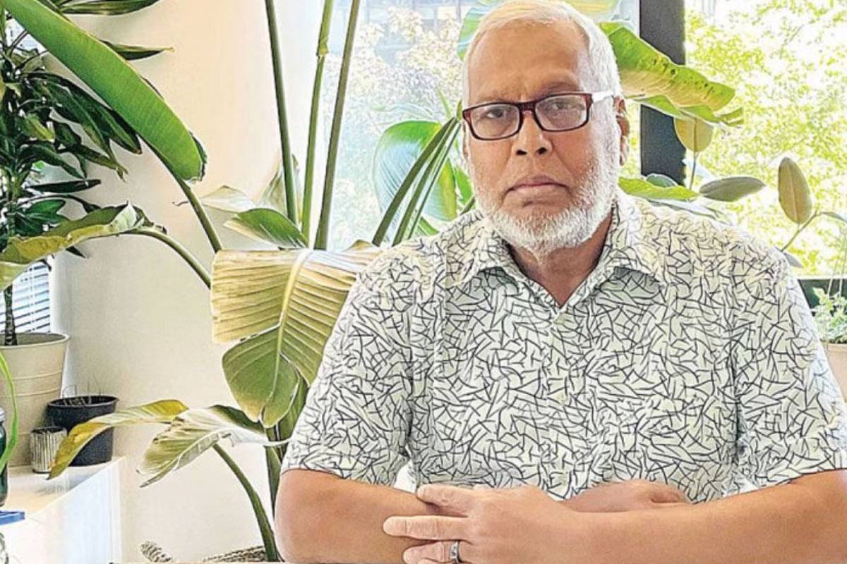 দামি ঘড়ি-আইপ্যাড ফিরিয়ে দিলেন উপদেষ্টা ফাওজুল কবির