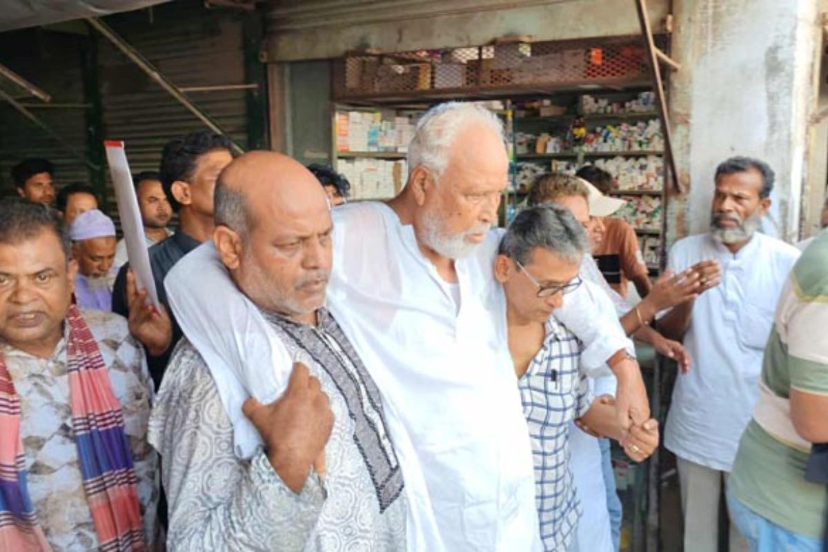 মঞ্চে ঢলে পড়লেন বঙ্গবীর কাদের সিদ্দিকী