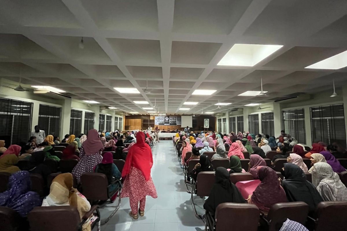 ঢাবির ছাত্রীদের হলে ছাত্রশিবির সমর্থিত প্যানেলের প্রজেকশন মিটিং সম্পন্ন