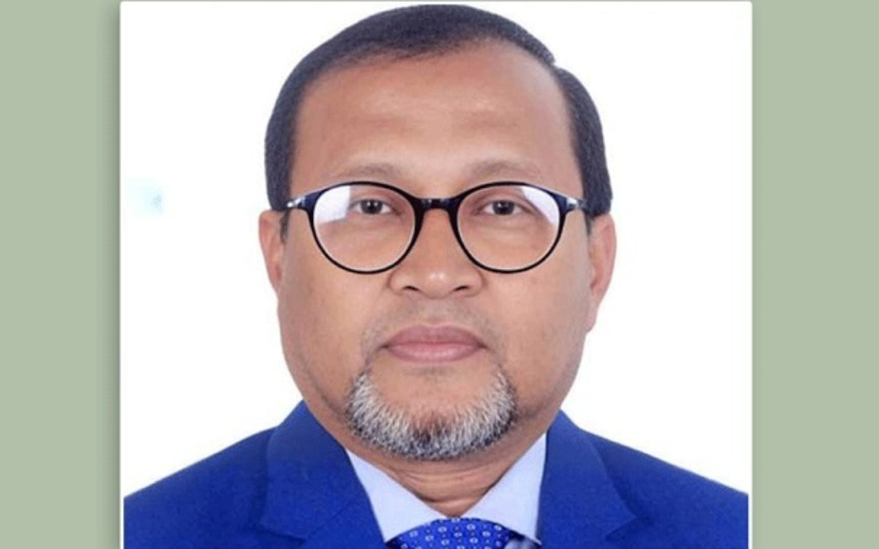 বরখাস্ত হলেন দুদক পরিচালক