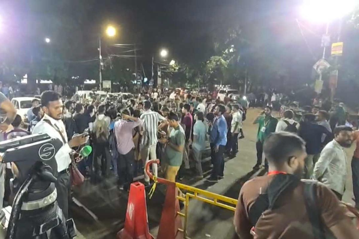 ঢাবিতে থমথমে পরিস্থিতি, বাড়ানো হয়েছে নিরাপত্তা