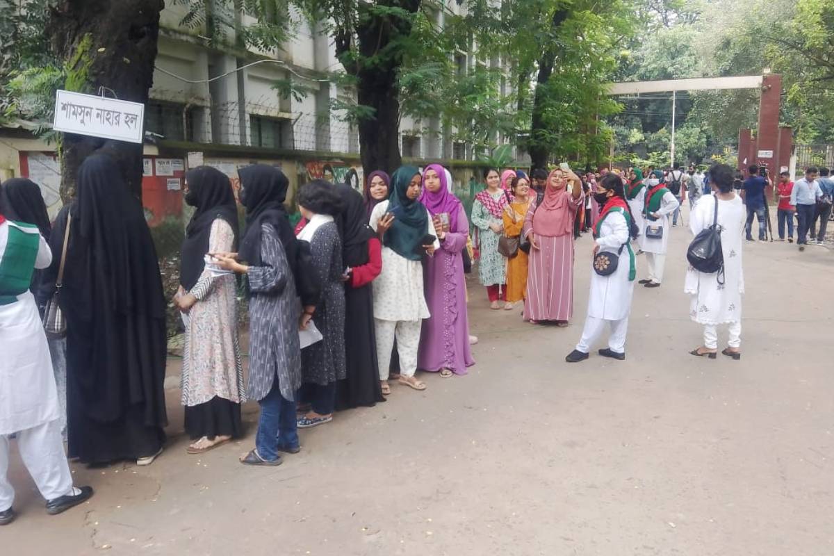 ডাকসু নির্বাচন: উৎসবমুখর পরিবেশে ভোটগ্রহণ শুরু