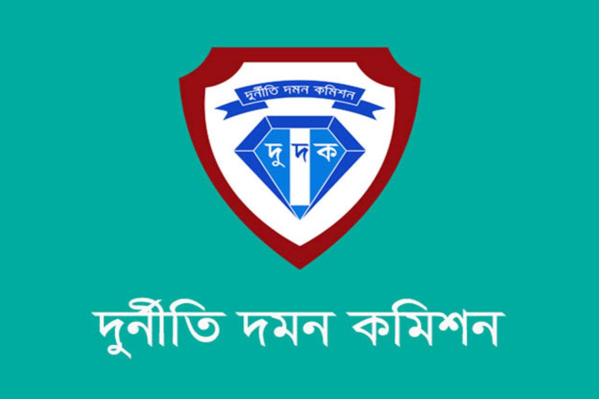 দুদকের সাবেক দুই কমিশনারসহ ১২ কর্মকর্তাকে তলব

