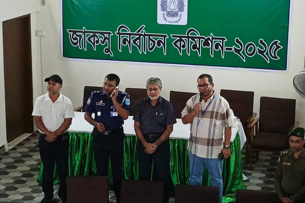 জাকসু নির্বাচন: ফলাফল ঘোষণা চলছে
