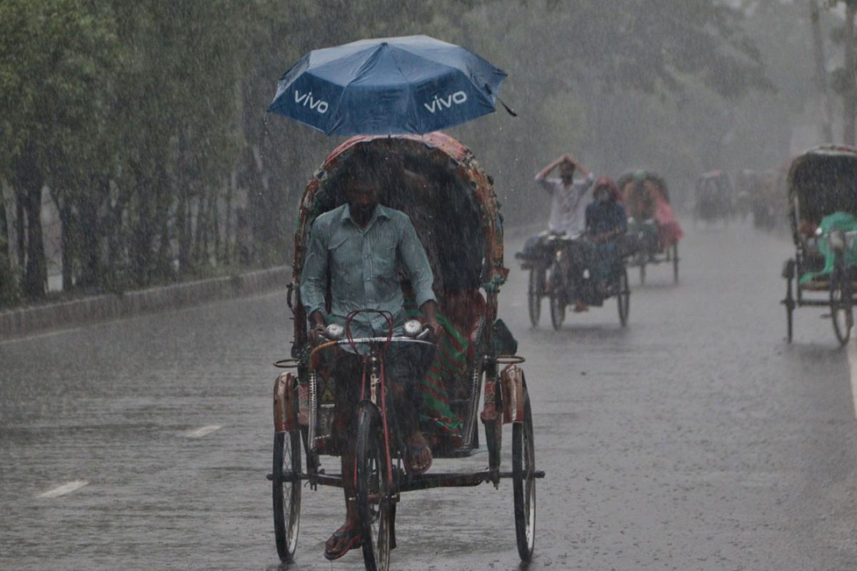 আজ চার বিভাগে বজ্রসহ ভারী বৃষ্টির শঙ্কা