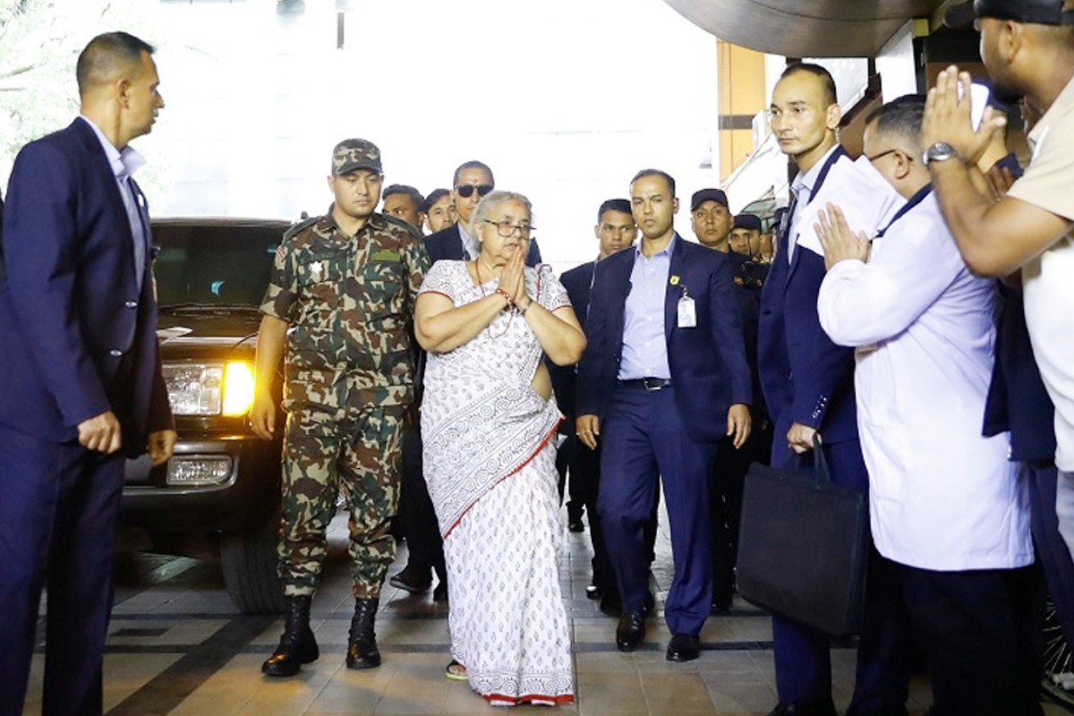 নতুন প্রধানমন্ত্রী দায়িত্ব নেওয়ার পর কী হচ্ছে নেপালে?
