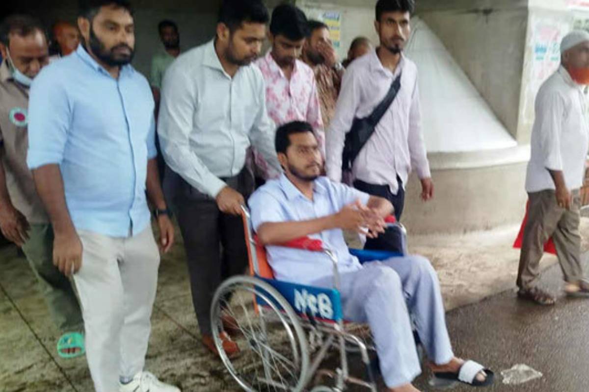 লাঠিচার্জে আহত নুর ১৭ দিন পর ছাড়পত্রে বাড়ি