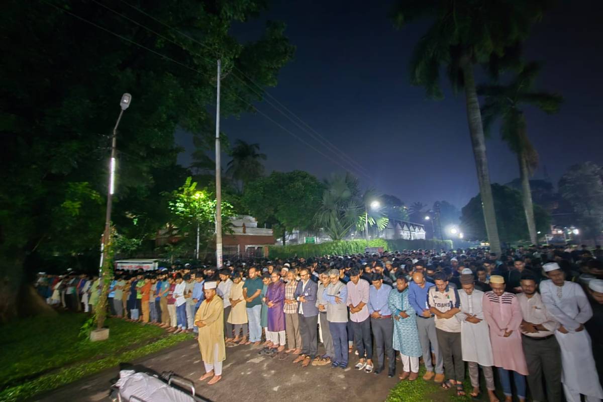 শেষবারের মতো নিজ ক্যাম্পাসে ঢাবি ছাত্র নাফিসের মরদেহ