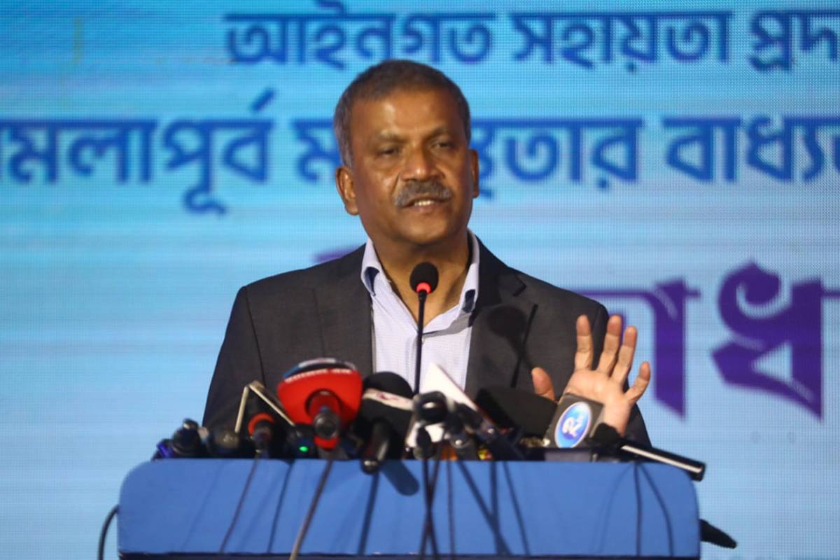 আমরা যা করেছি, তা দেশের ইতিহাসে কখনও হয়নি: আইন উপদেষ্টা
