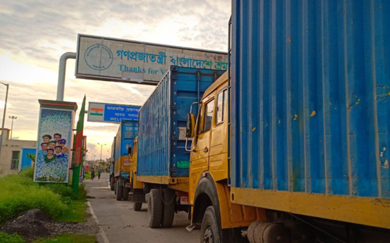বেনাপোল থেকে সাত ট্রাকে ইলিশ ভারতে পৌঁছাল