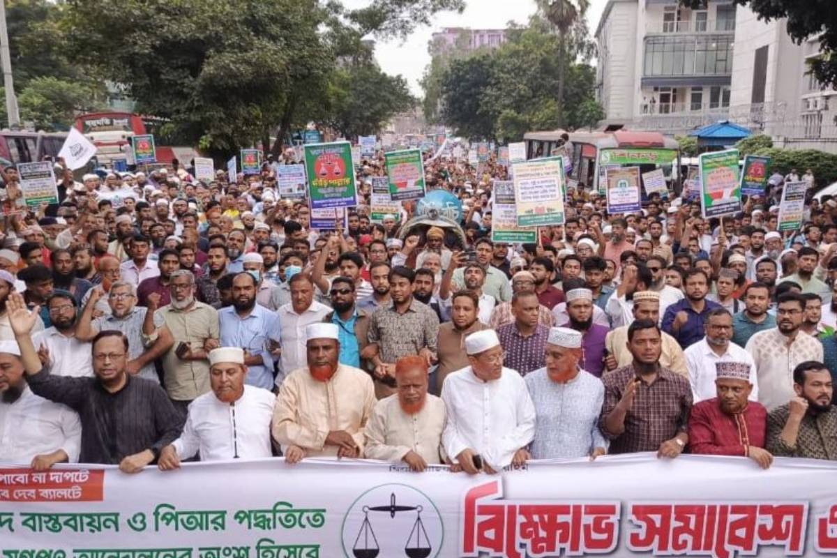 বিএনপির বিপরীতে জামায়াতসহ সাত দল রাজপথে