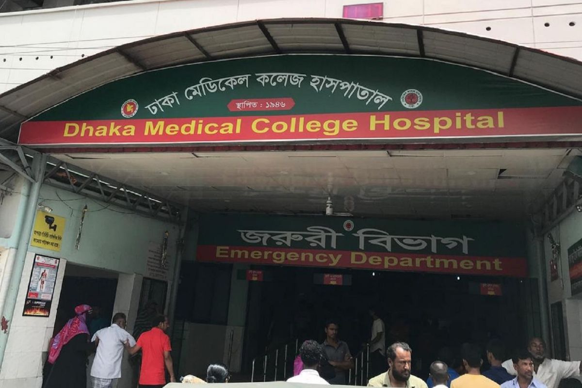 ঢামেকে সংঘর্ষ: আ’হত অন্তত ৫ জন