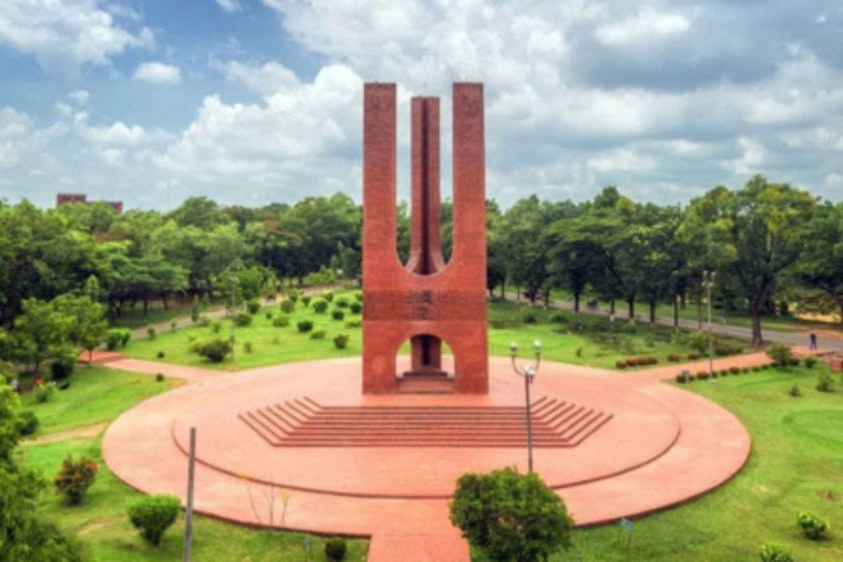 জাবিতে তিন ছাত্রের সঙ্গে এক ছাত্রীর সিট বরাদ্দ