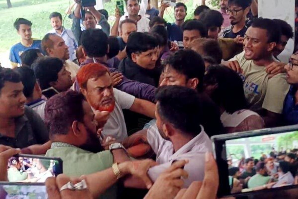 রাবিতে শিক্ষক-শিক্ষার্থীদের ধস্তাধস্তি, প্রো-ভিসির বাসভবনে তালা