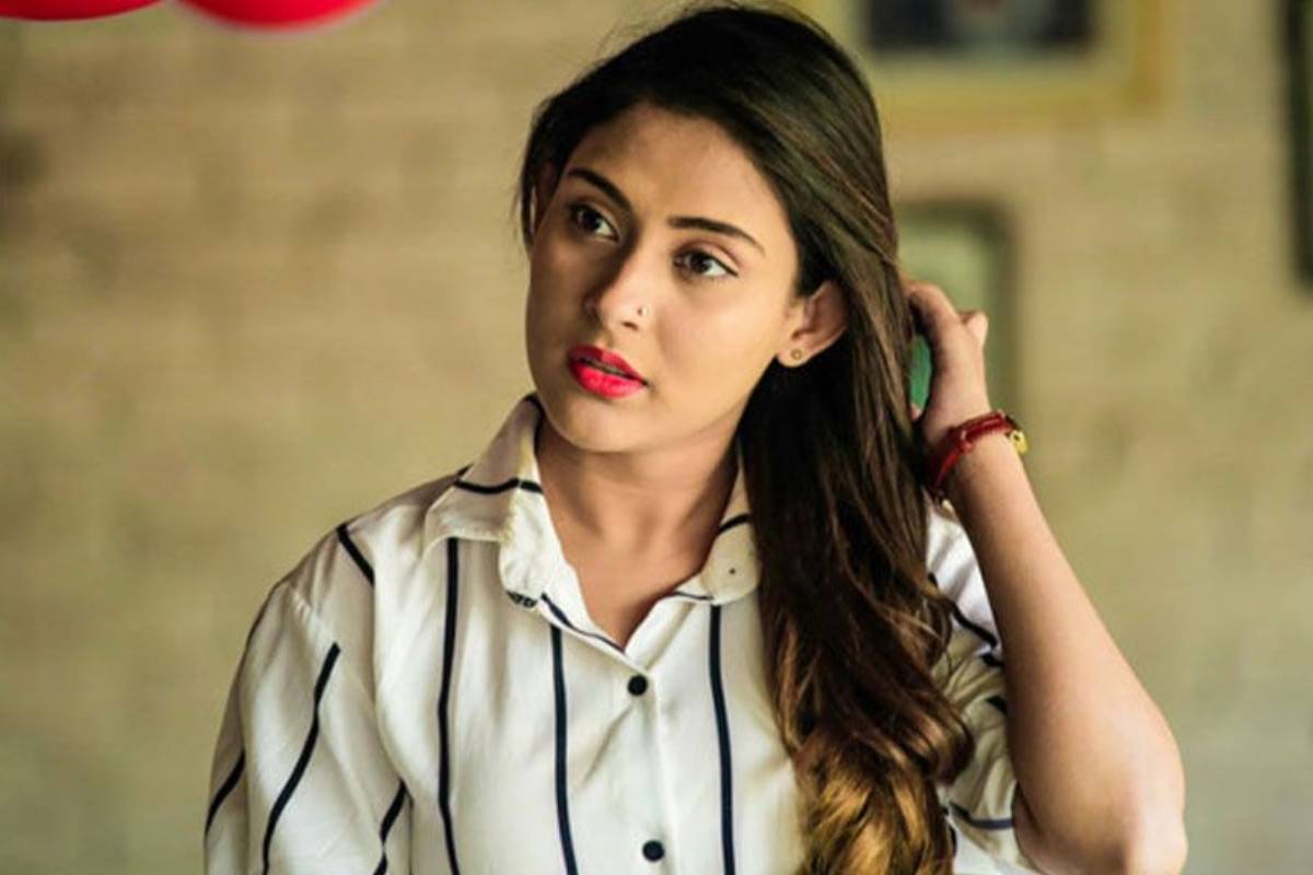 মেহজাবীনের প্রথম সিনেমা সাবা: গল্পের গভীরতায় পর্দার জাদু