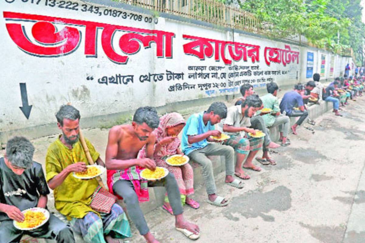 ভালো কাজ কর, খাবার খাও : ফুটপাতে ভালো কাজের হোটেল