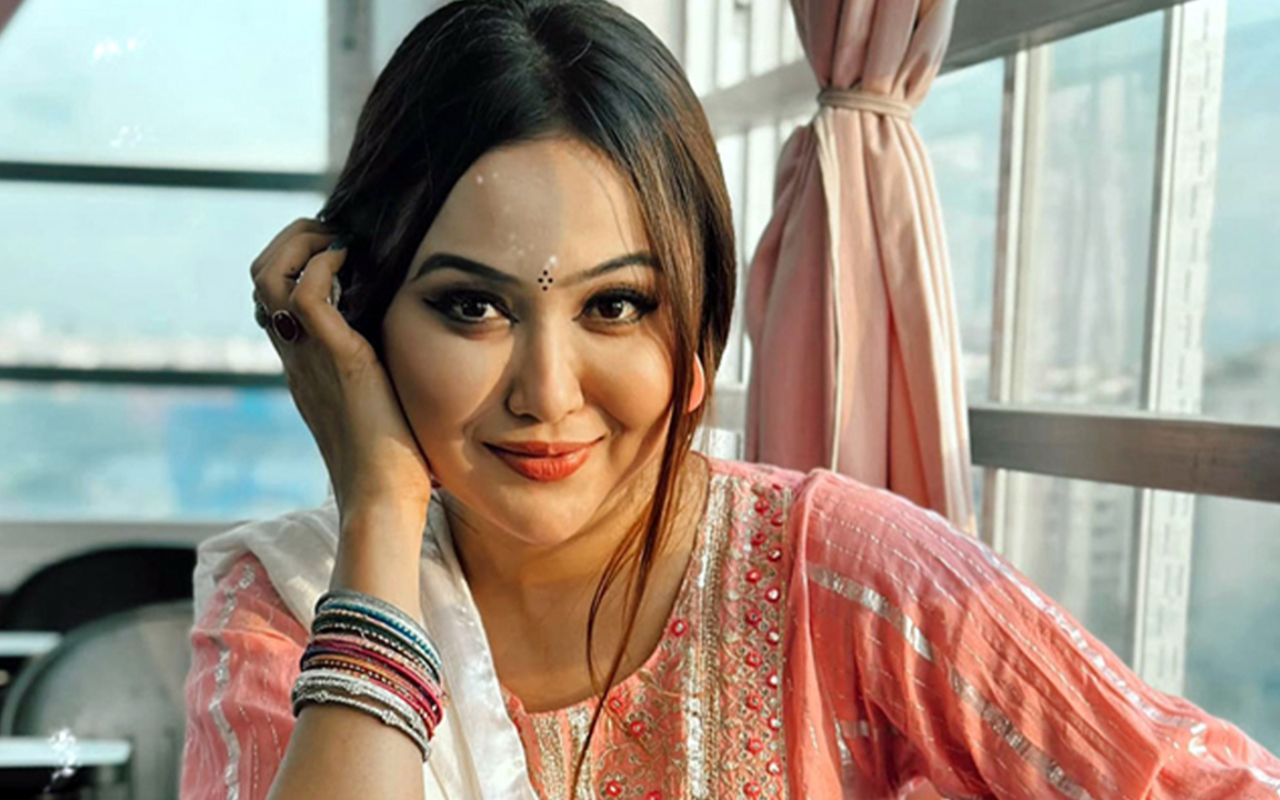 ক্রিকেট উচ্ছ্বাসে ভেসে গেলেন চমক