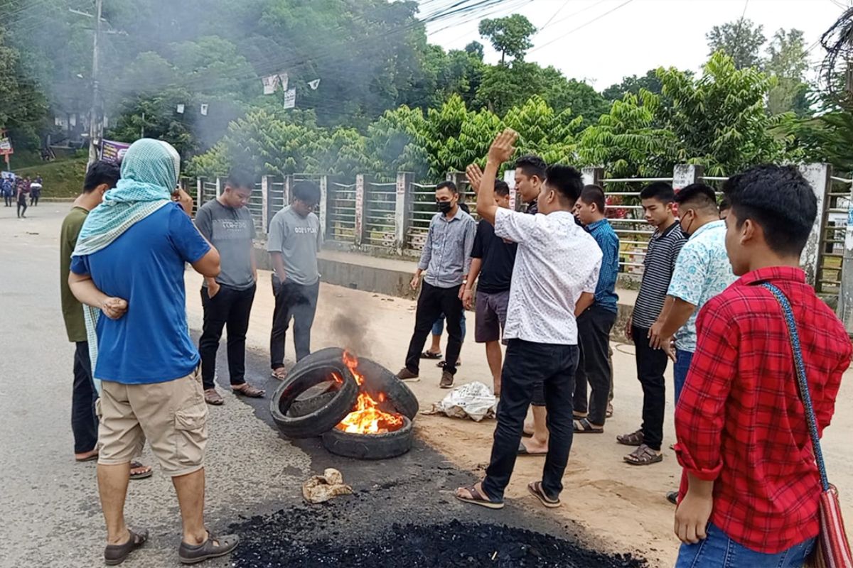 প্রতিবাদে উত্তাল খাগড়াছড়ি, সাজেকে আটকা দুই হাজার পর্যটক
