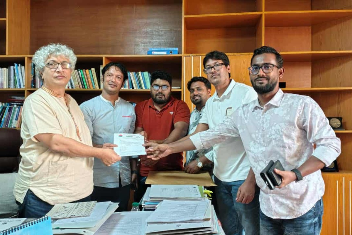 ইউজিসিতে জবি ছাত্রদলের দুই দাবিতে স্মারকলিপি জমা