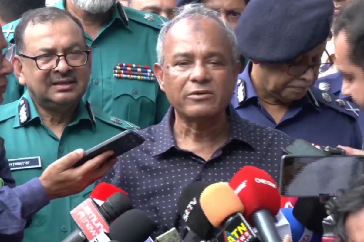 একটা মহল খাগড়াছড়িকে ঘোলাটে করার চেষ্টা করছে: স্বরাষ্ট্র উপদেষ্টা
