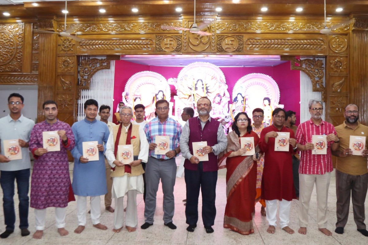 ঢাবি উপাচার্যের জগন্নাথ হল পূজামণ্ডপ পরিদর্শন