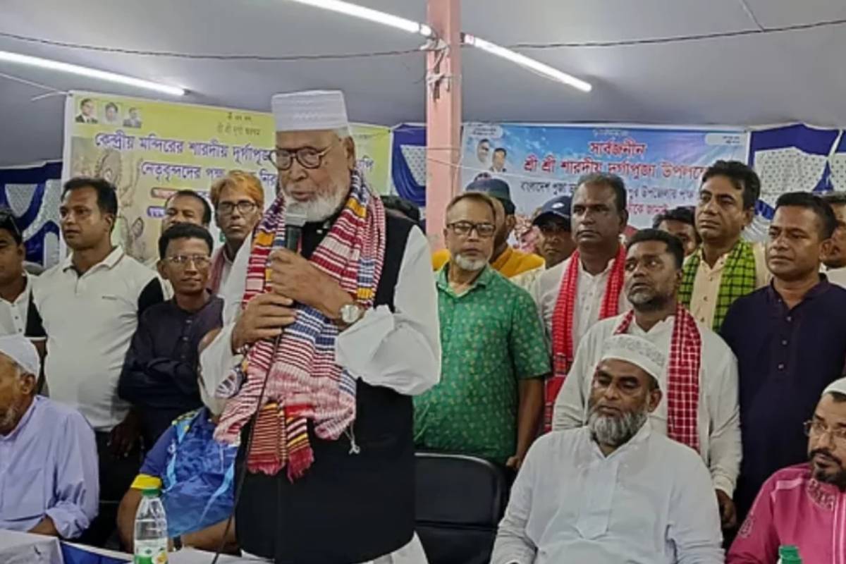 মন্দিরে জামায়াত প্রার্থীর পাশে বসে একাত্তরের জবাব চাইলেন বঙ্গবীর