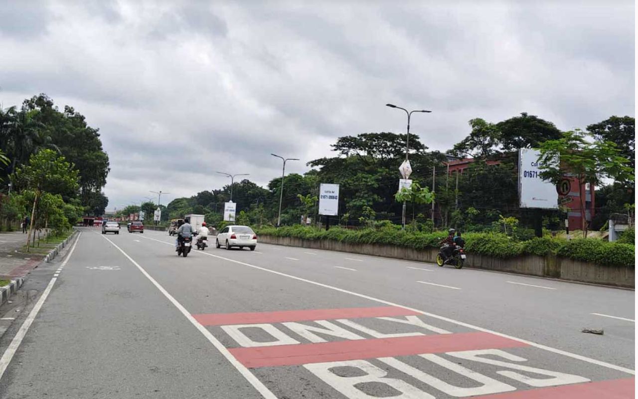 ঢাকা ফাঁকা, রিকশা-অটোর দাপট সড়কে