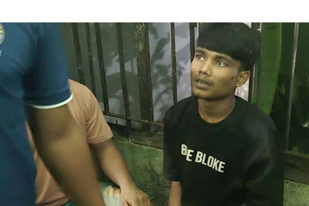একই টিশার্টে বারবার চুরি: ঢাবির হলে রহস্যময় যুবক আটক
