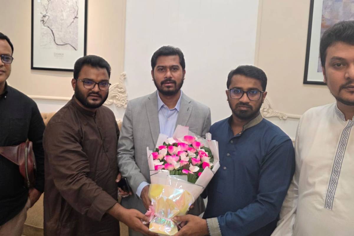 সিঙ্গাপুরে চিকিৎসা শেষে দেশে ফিরলেন নুরুল হক নুর