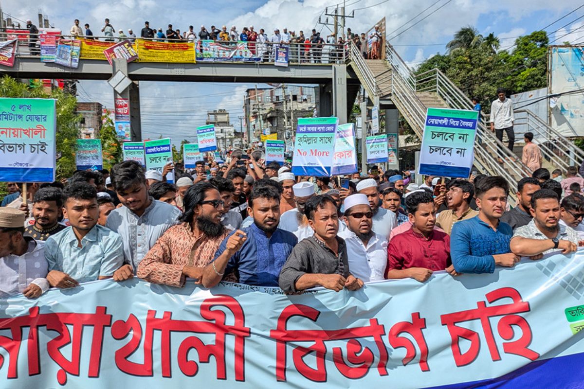 উত্তাল নোয়াখালী: আন্দোলনে সর্বস্তরের মানুষ
