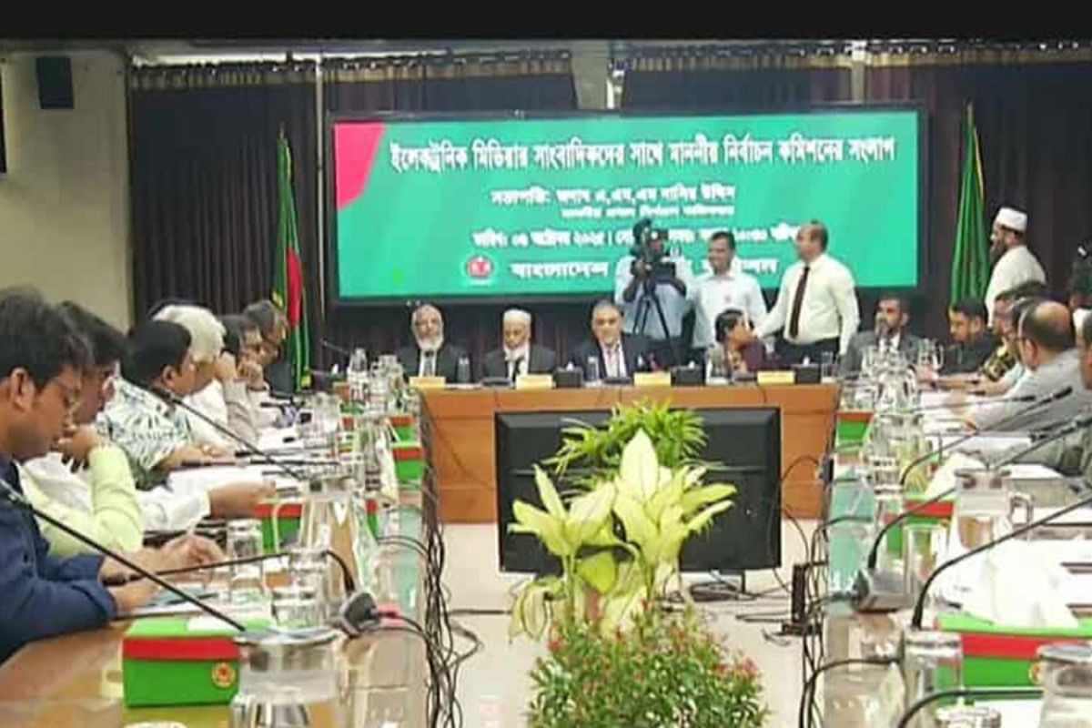 নির্বাচনী আলোচনায় মুখোমুখি ইসি-গণমাধ্যম