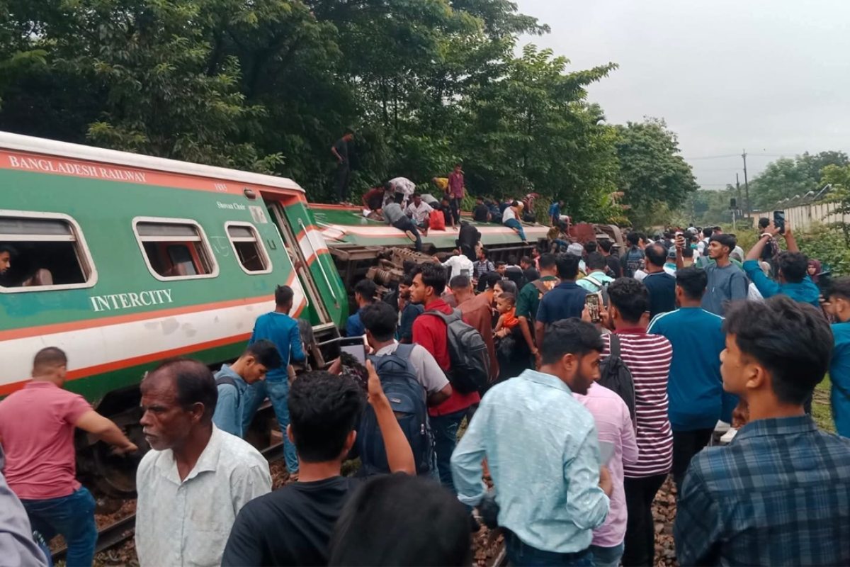 সিলেটে ট্রেন দুর্ঘটনা, সারাদেশের সঙ্গে রেল যোগাযোগ বন্ধ