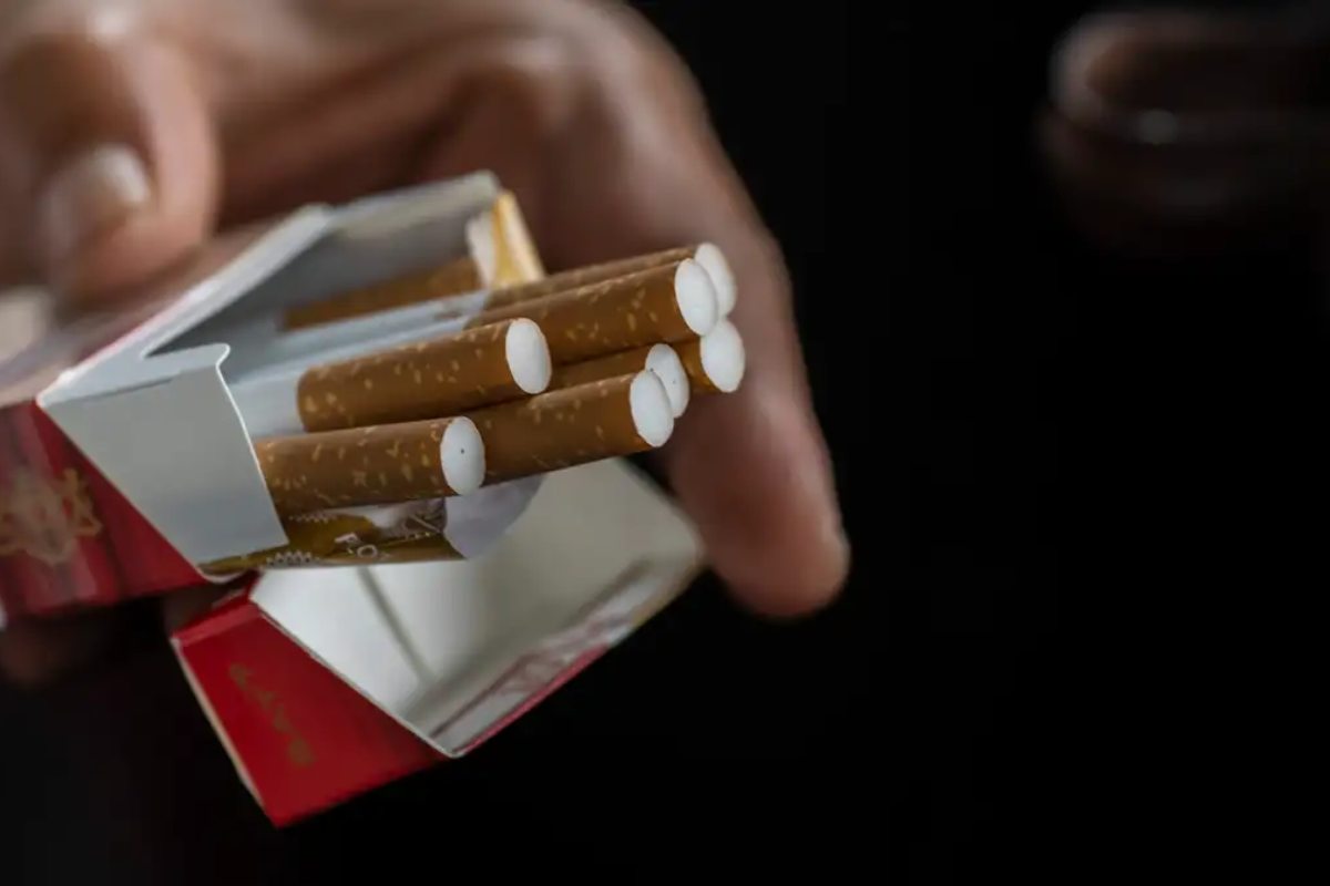 দেশে প্রতি ১০ জনে ৪ জন পরোক্ষ ধূমপানের শিকার