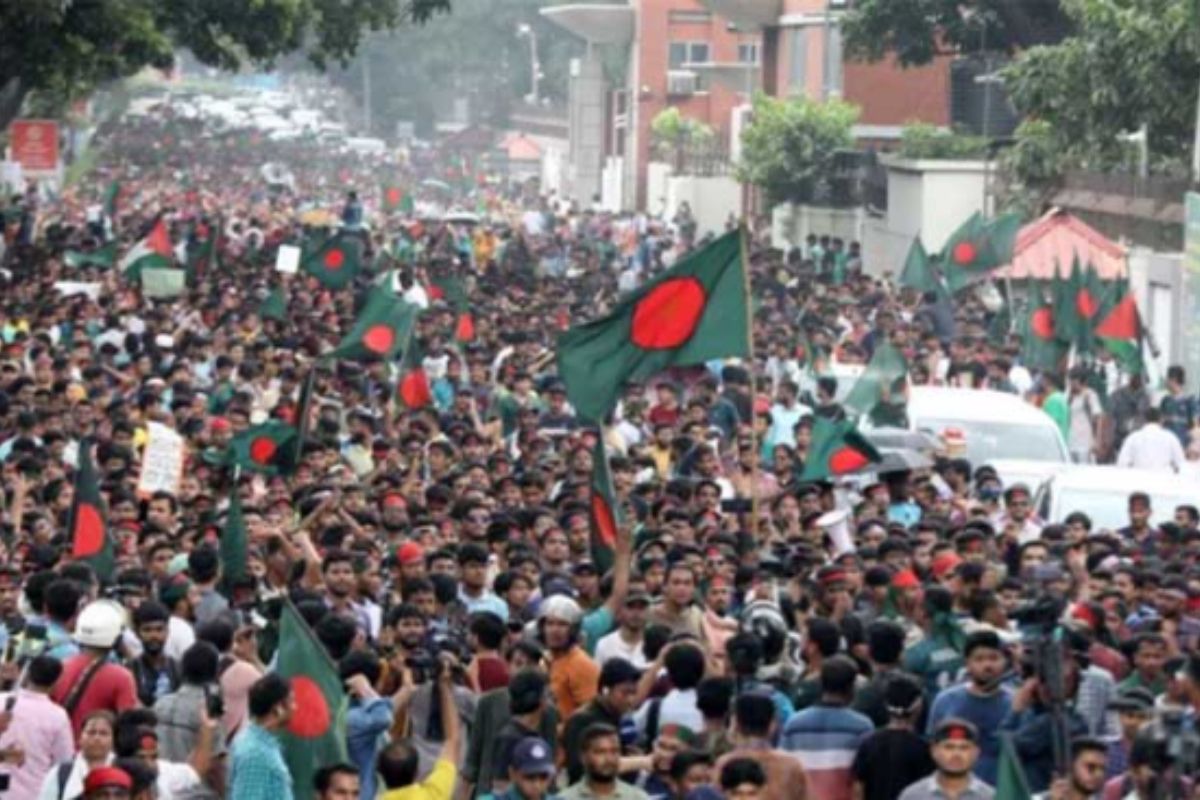 লং মার্চ টু শিক্ষা ভবন: নতুন কর্মসূচি শিক্ষার্থীদের