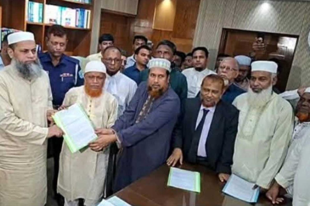 ৫ দফা দাবিতে প্রধান উপদেষ্টাকে স্মারকলিপি দিয়েছে জামায়াত