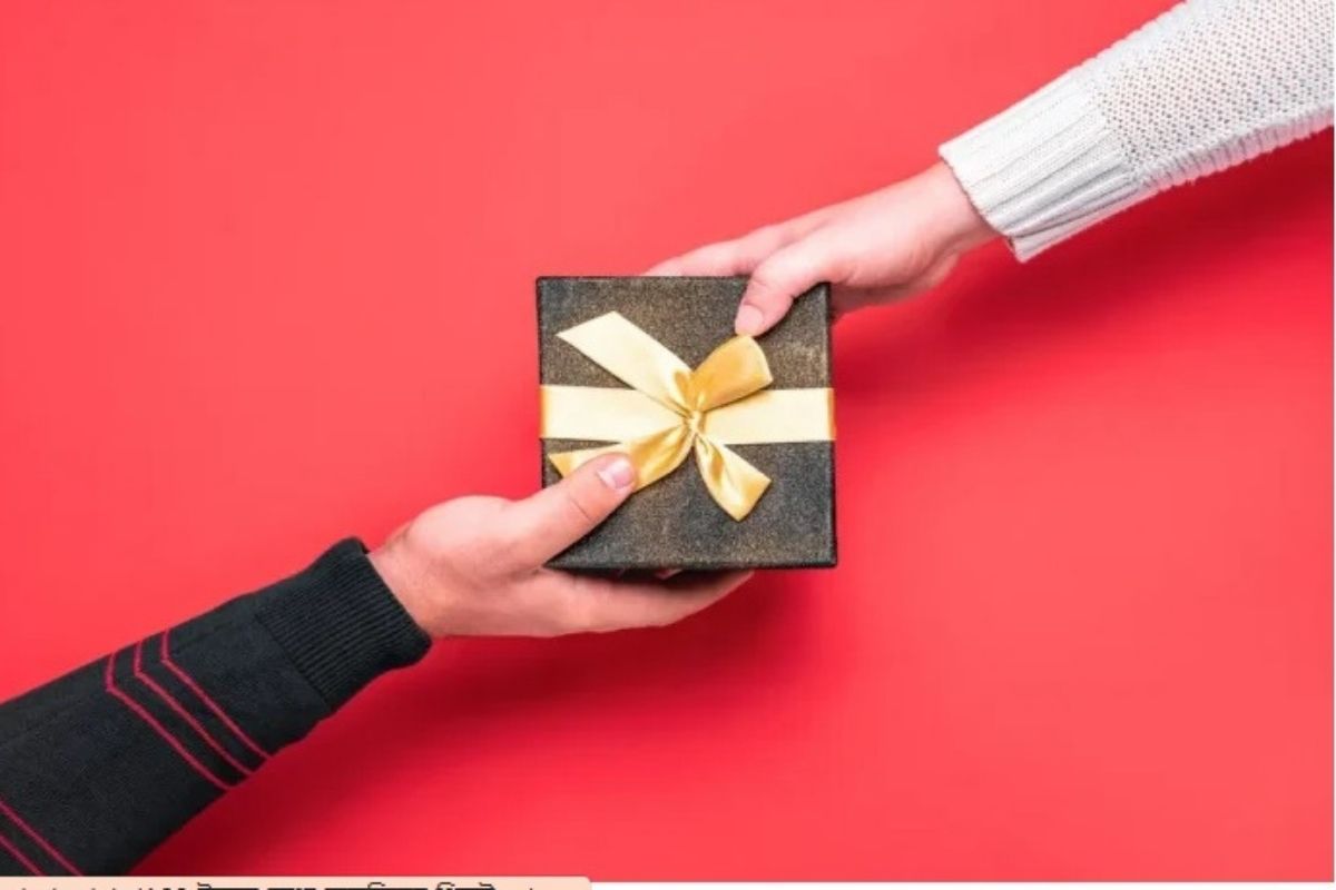 শেয়ারবাজারের কোম্পানির ১ লাখ ৫০ হাজার শেয়ার উপহারের ঘোষণা