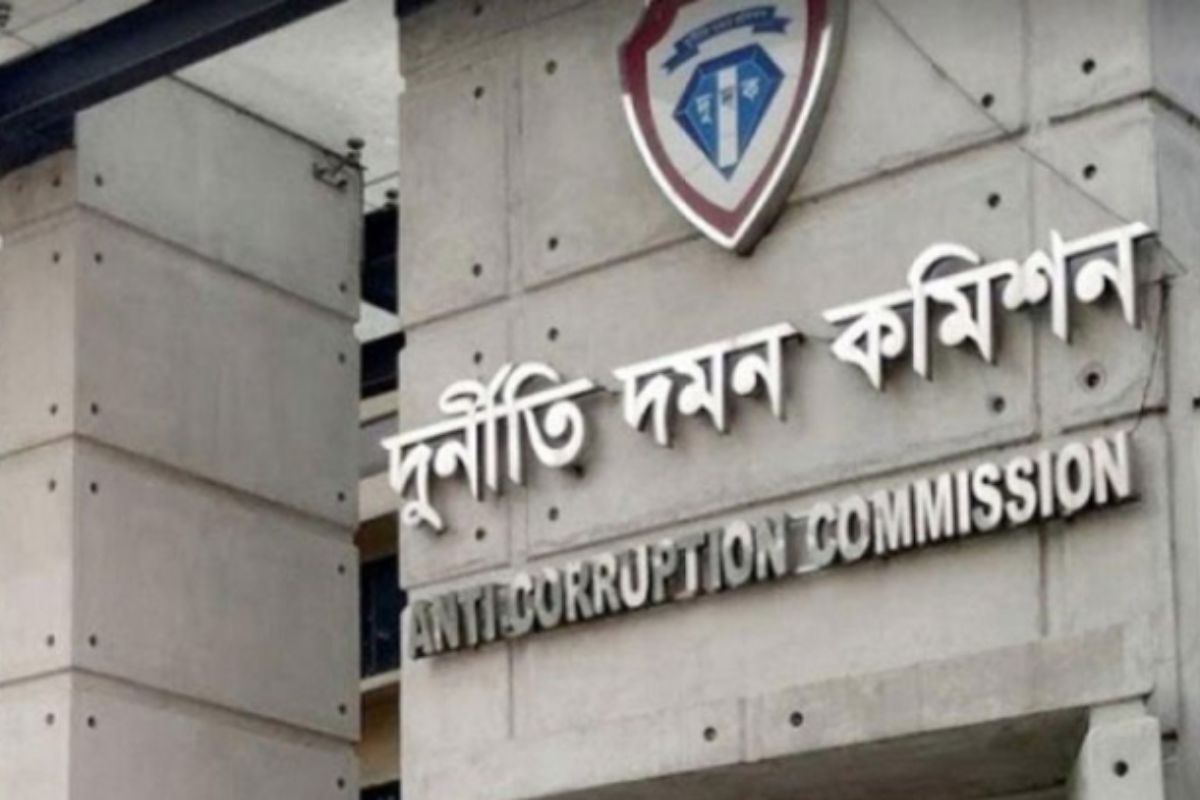 পুলিশের দুই ঊর্ধ্বতন কর্মকর্তাকে দুদকে বদলি