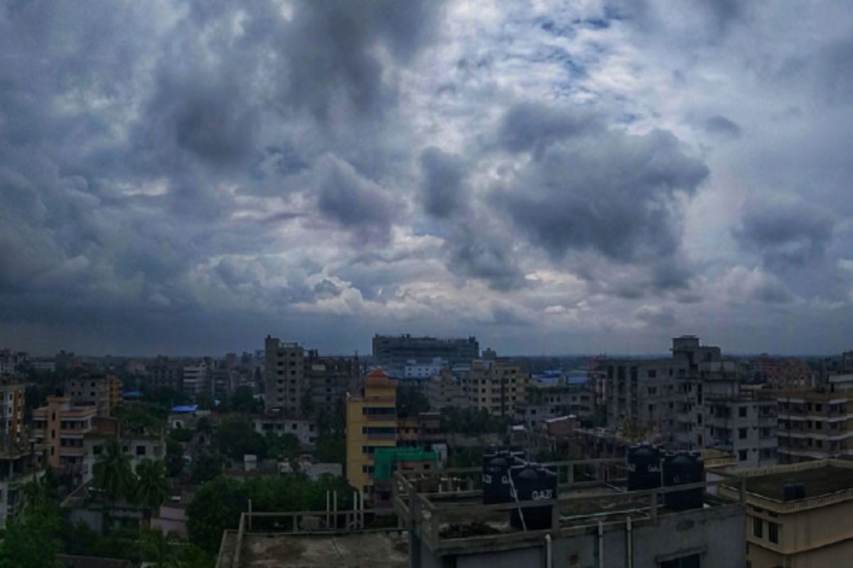 আজ মেঘলা থাকবে ঢাকার আকাশ
