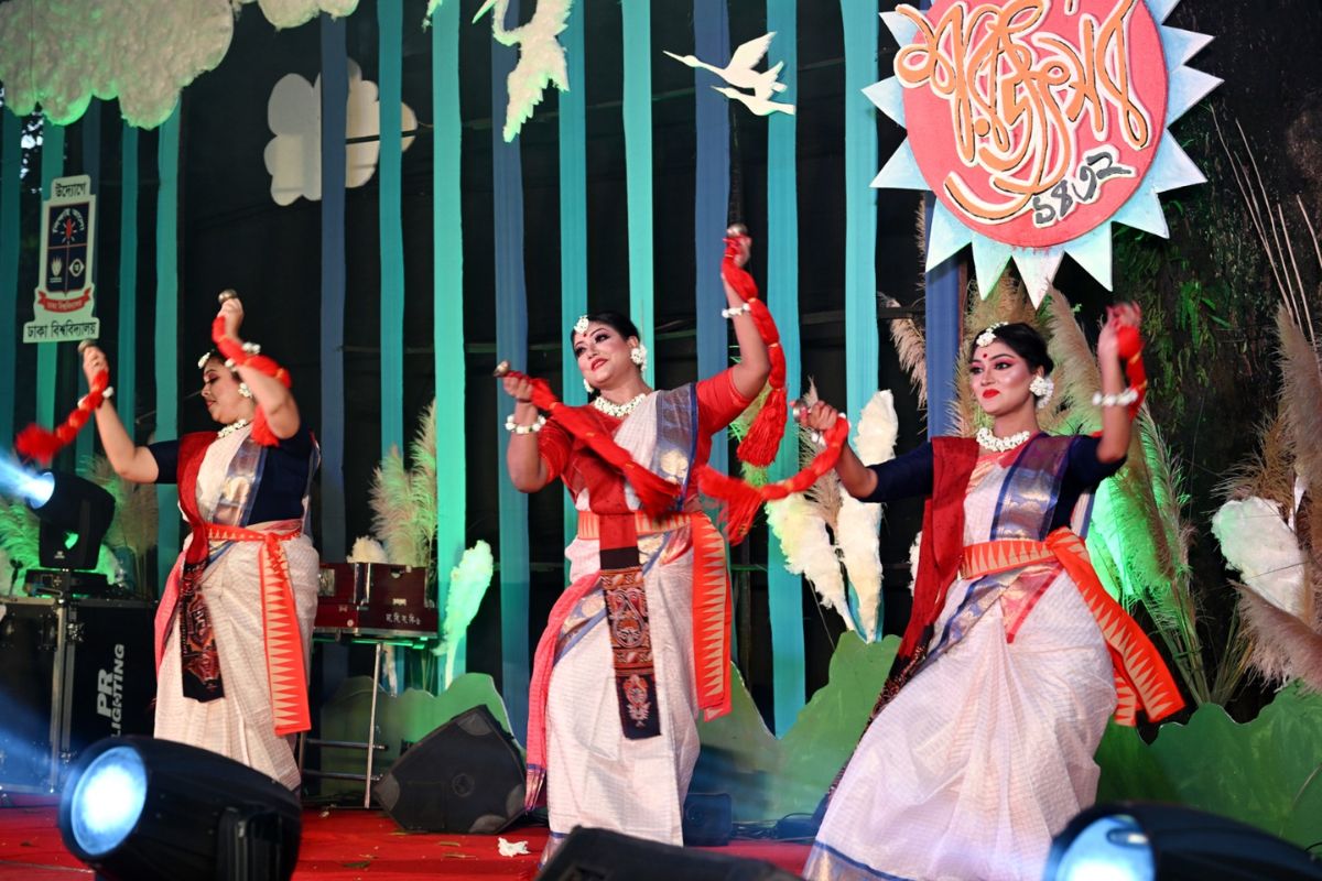 সুর ও ছন্দে ঢাবির চারুকলার শরৎ উৎসব উদযাপন